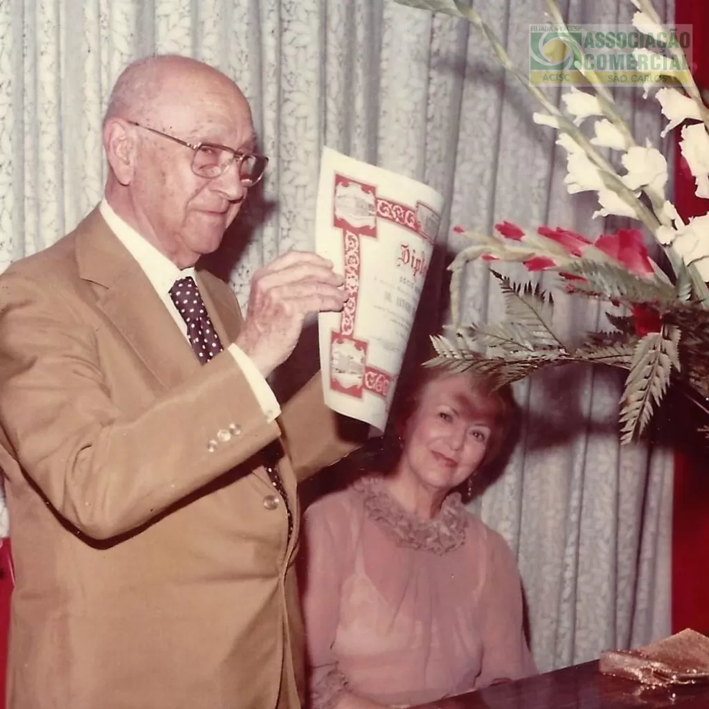 Homenagem a Antônio Teixeira Vianna com o título de Sócio Benemérito da ACISC - 1983
