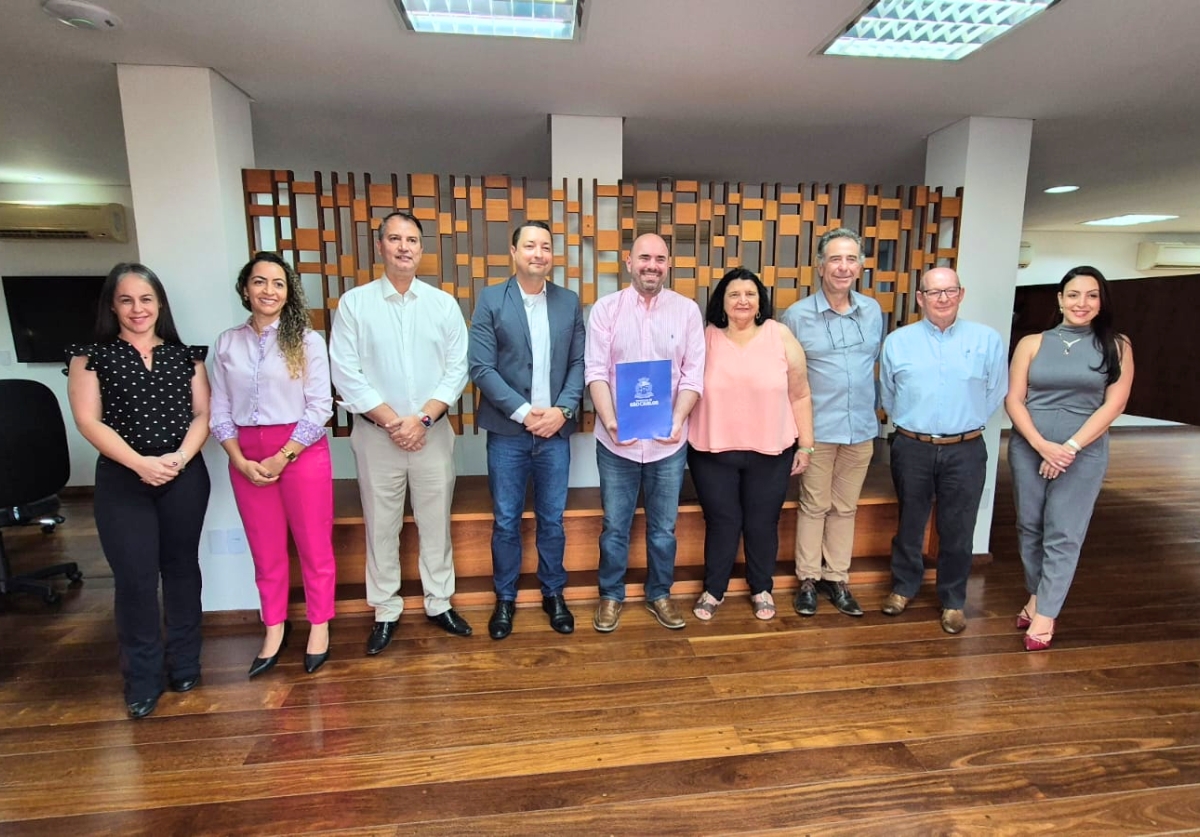 Prefeitura de São Carlos firma convênio com FAC e ACISC para capacitação de servidores públicos